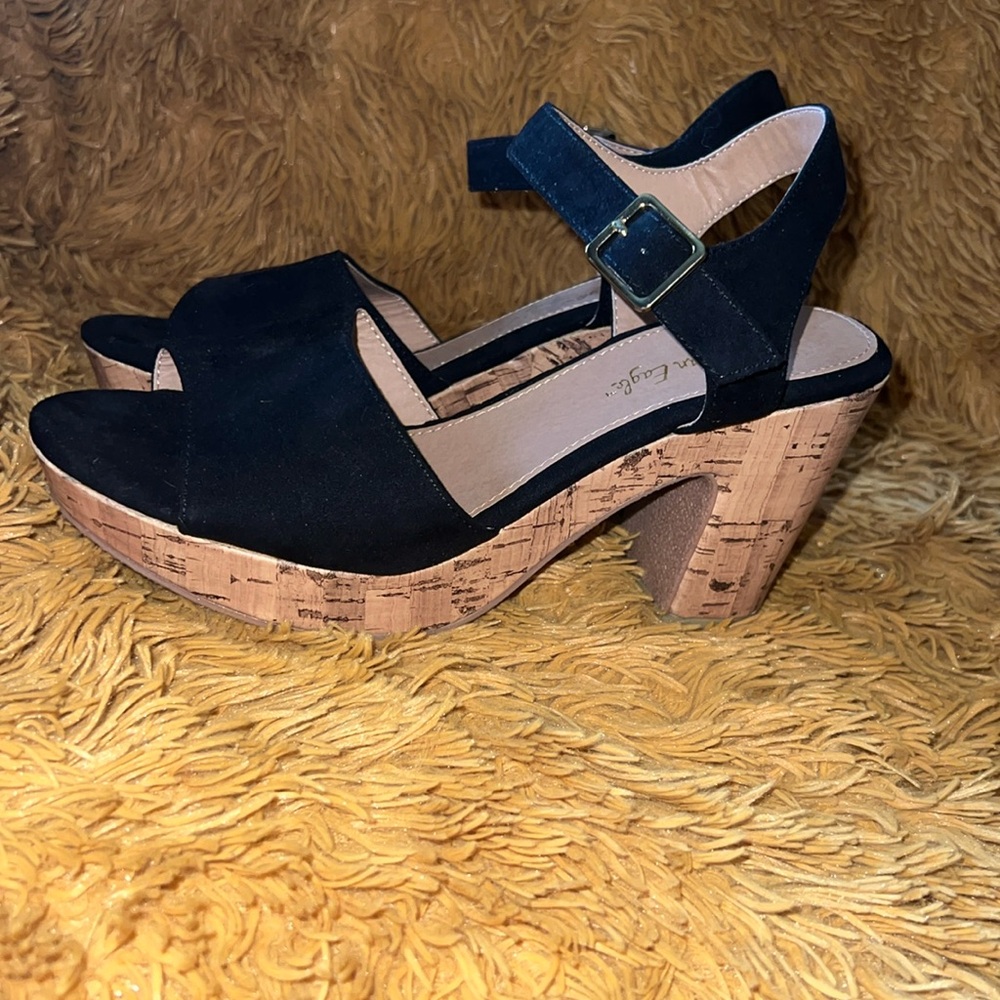 AE American Eagle sandal chunk 4” heel and platform foot